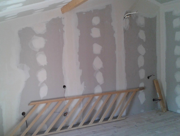 Bâti Group 43 : Votre spécialiste en plâtrerie: faux plafonds, installation de cloisons, enduisage de mur, traitement des joints
