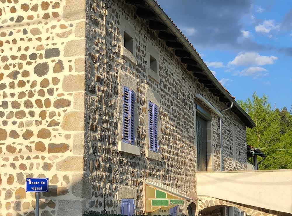 JOINTS DE PIERRE - Bâti Group 43 : Votre spécialiste en rejointoiement de pierre en Haute Loire, Lozère, Ardèche, la Loire et Puy de dôme . CONTACT : 06 87 05 87 82
